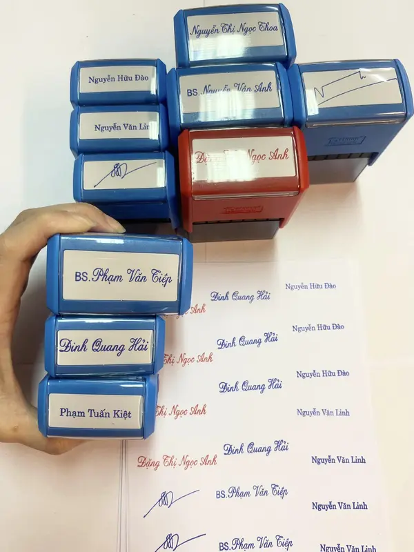 Dấu tên dài cỡ 18x47mm ( Bạn nhắn tên /ghi chú tên cần làm cho shop nhé ạ) 1