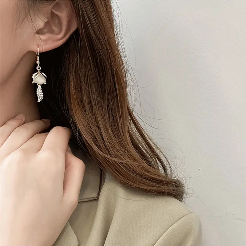 Khuyên Tai Thiết Kế Hình Đuôi Cáo Dễ Thương Cho Nữ Đi Tiệc 1
