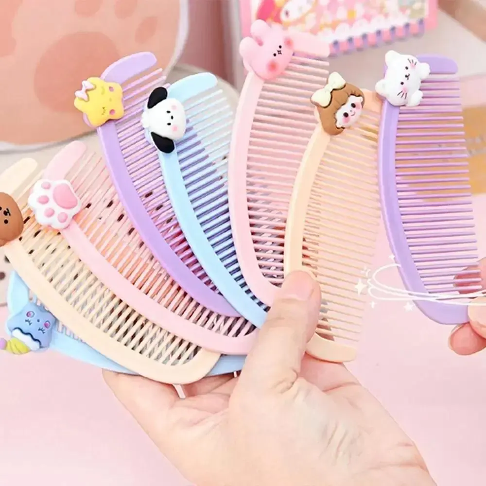 Lược Hình Lưỡi Liềm Mini, Phong Cách Hoạt Hình, Dễ Thương, Thích Hợp Cho Trẻ Em Và Học Sinh, Được Làm Bằng Nhựa, Lý Tưởng Để Làm Tóc, Lý Tưởng Làm Quà Tặng Nhỏ Cho Người Nổi Tiếng Trên Internet