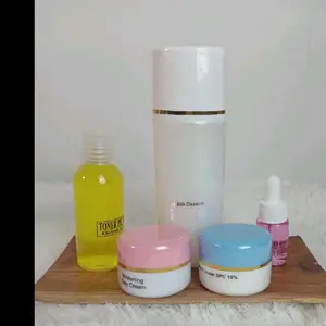 cream farma wdc 100% asli Muka Mencerahkan Pencerah