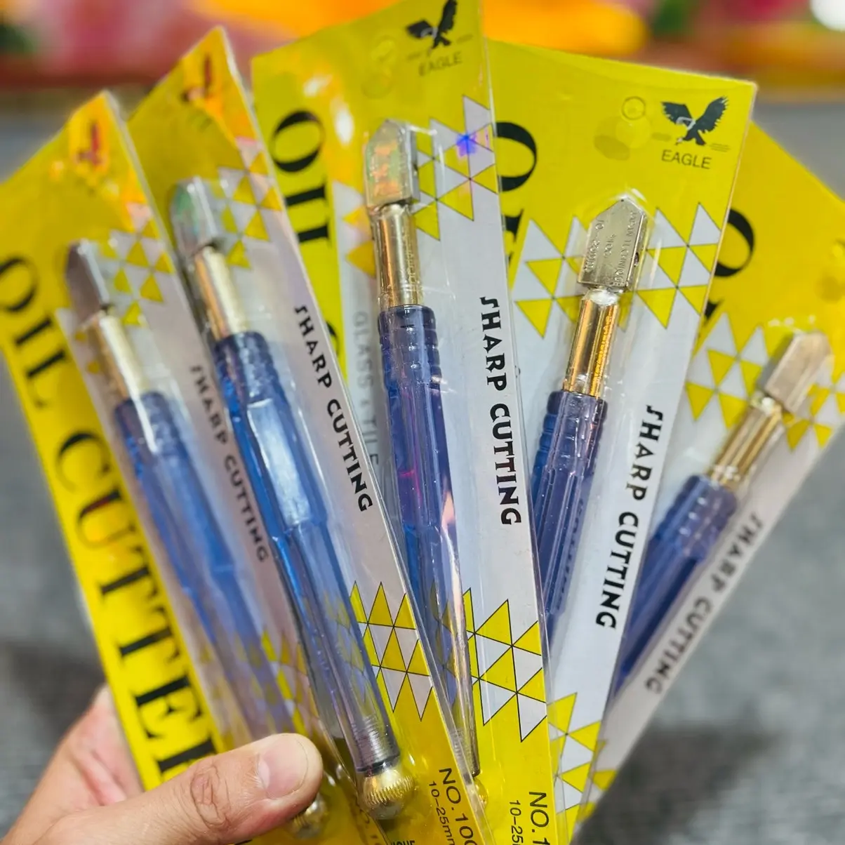 Dao cắt kính Nhật EAGLE cao cấp.Hàng Công Ty, bút cắt kính siêu sắc cấp dầu tự động, cắt kính như giấy