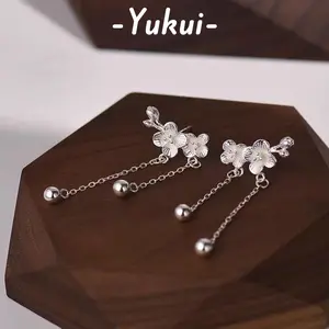 [Yukui]Anting Bunga Akar Perak untuk Wanita dan Mahasiswa Model Anting Mawar Kuncup dengan Frangipani Y204