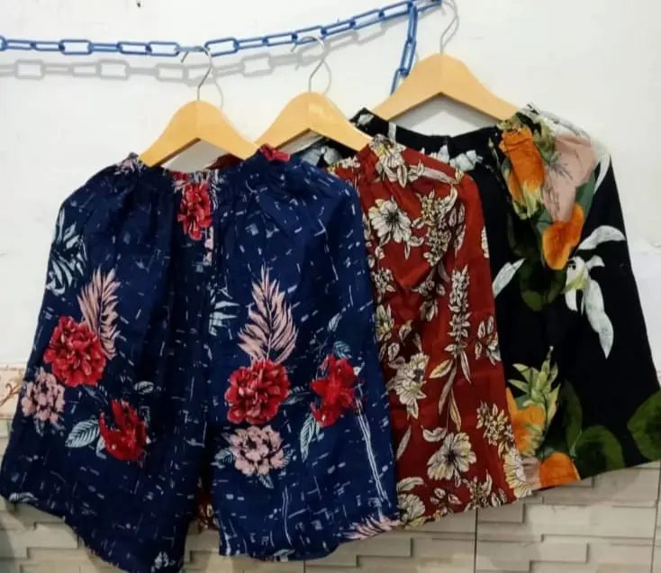 celana color pendek wanita buat santai harian bahan lembut halus tebal