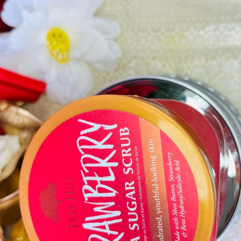 Tẩy Tế Bào Cơ Thể Tree Hut Shea Sugar Scrub Strawberry-255g Dưỡng Da Body Dưỡng Body 3