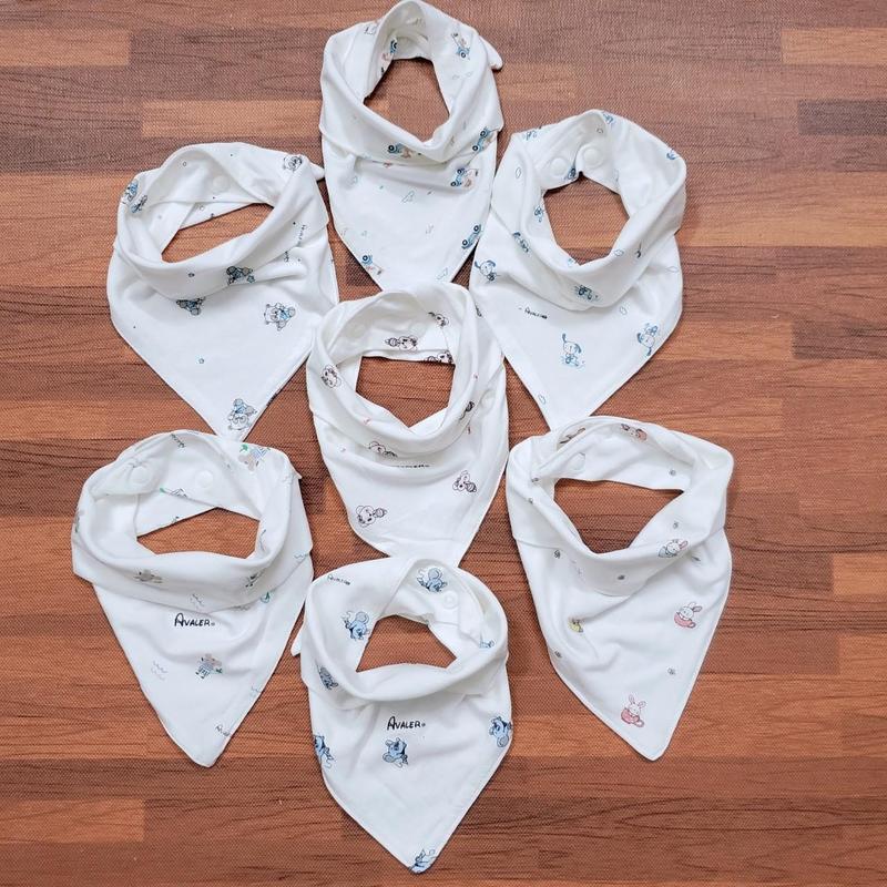 Khăn yếm tam giác đeo cổ giữ ấm thấm dãi ăn dặm Avaler sợi tre 2 lớp mềm co giãn 4c có 2 nấc cúc bấm cho bé 0-3 tuổi