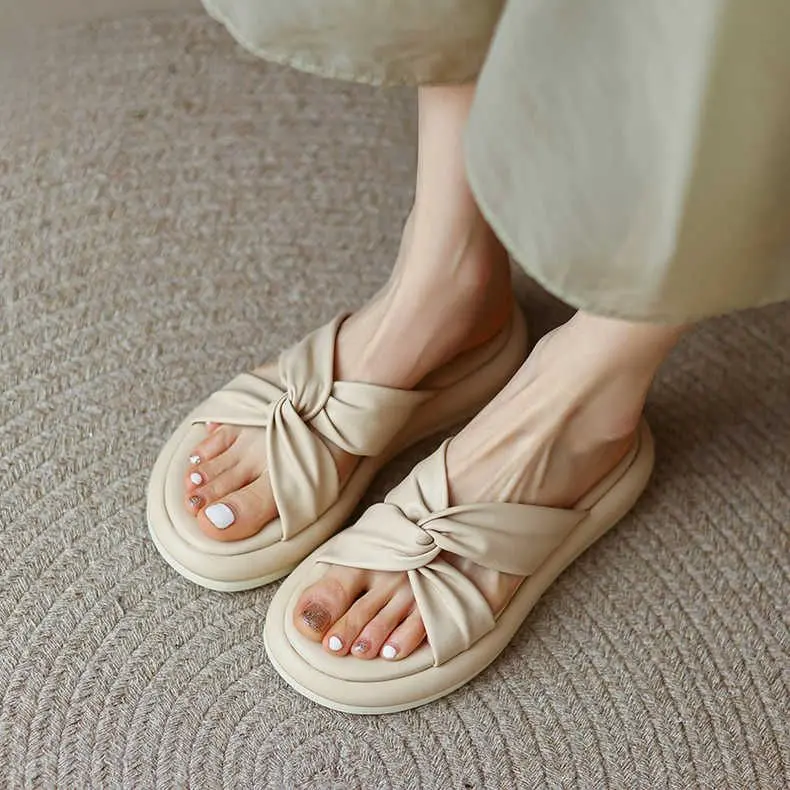 2025 Summer New Thick Bottom Fashionable Outerwear Sandals Versatile Fairy Style Flat Bottom Women's Soft Bottom Cool Trailer