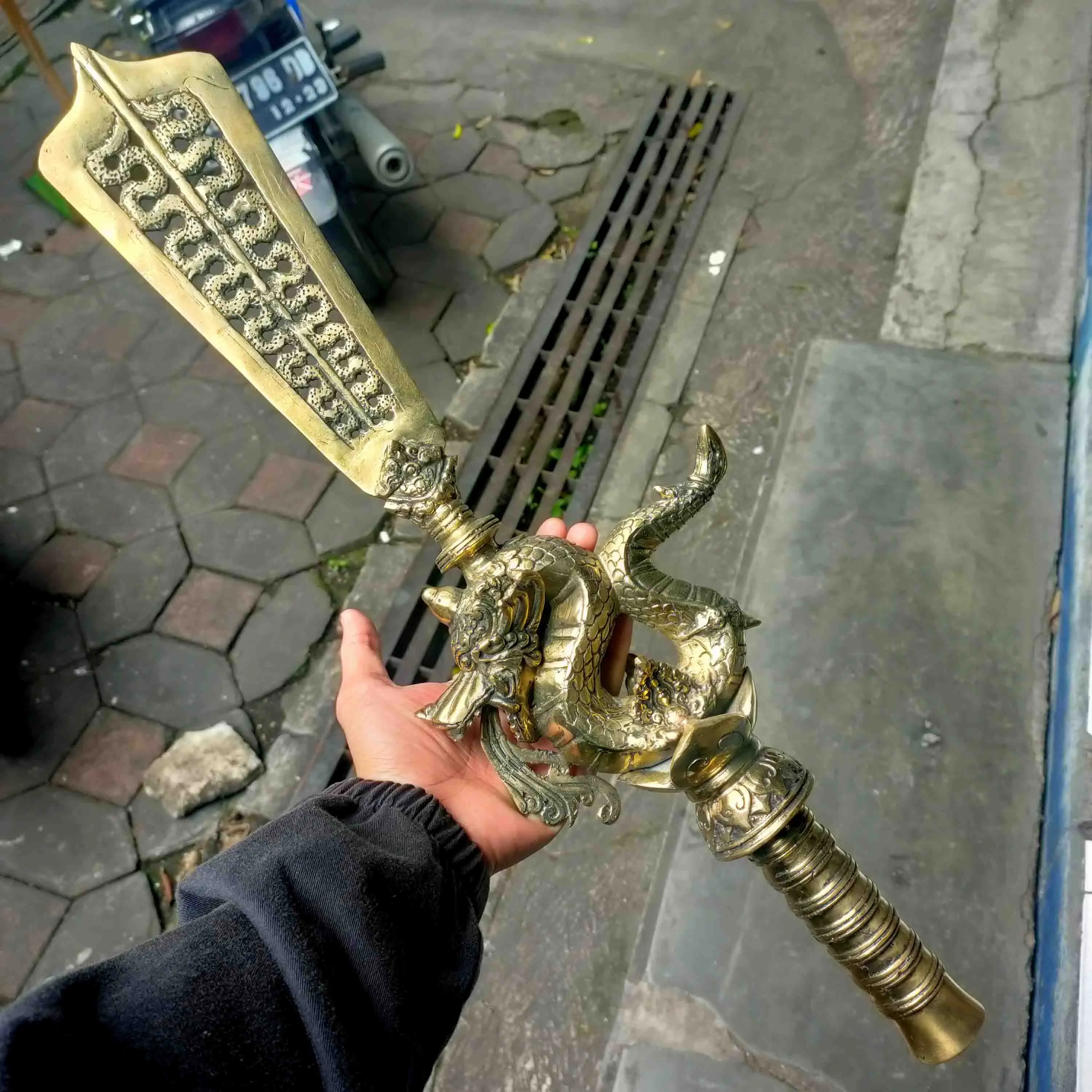 Pataka Naga Sang Hyang Naga Amawabhumi Warna Emas Bahan Kuningan Sari