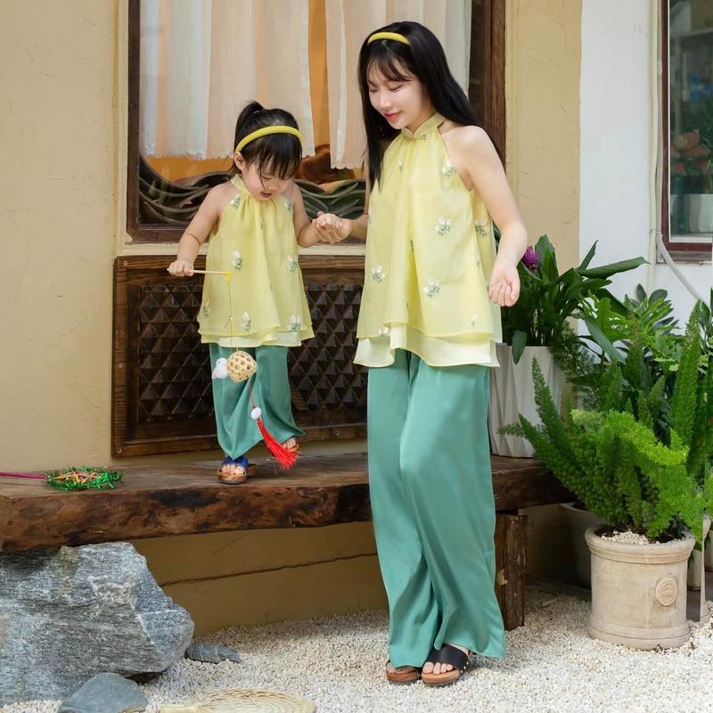 Set yếm mẹ con vàng lông gà thêu nhẹ nhàng xinh xỉu 1