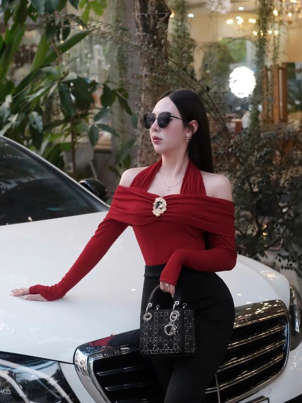 Áo Thun Trễ Vai Cổ Yếm Phối Tag Đồng Tay Dài Xỏ Ngón Dành Cho Nữ By Trang Mun G8