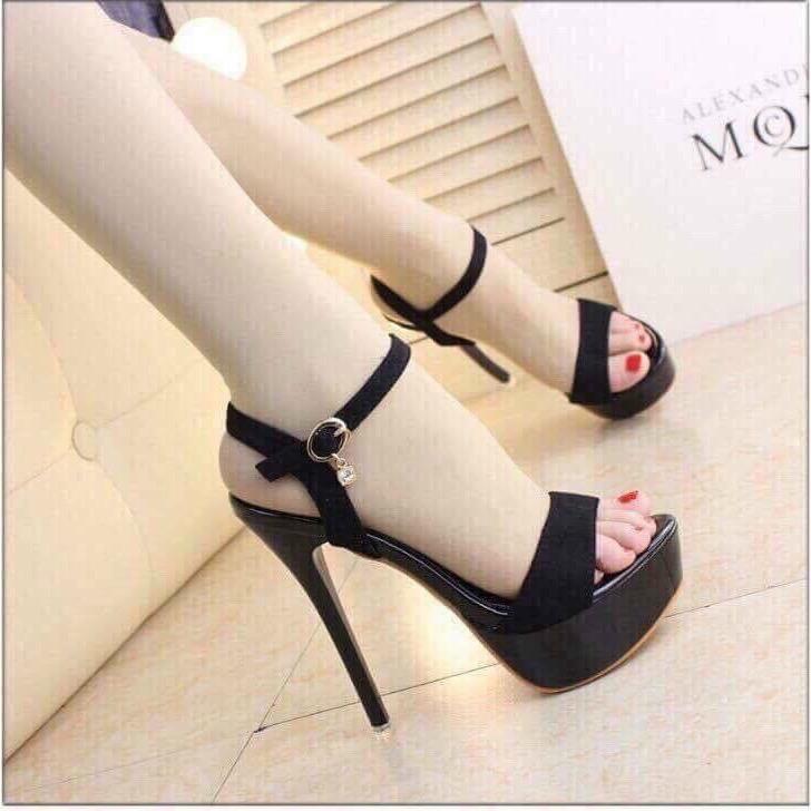  giày cao gót cao 13cm. chât liệu da lộn. hàng co màu đen . hàng việt nam chất lượng đi êm chắc chân 