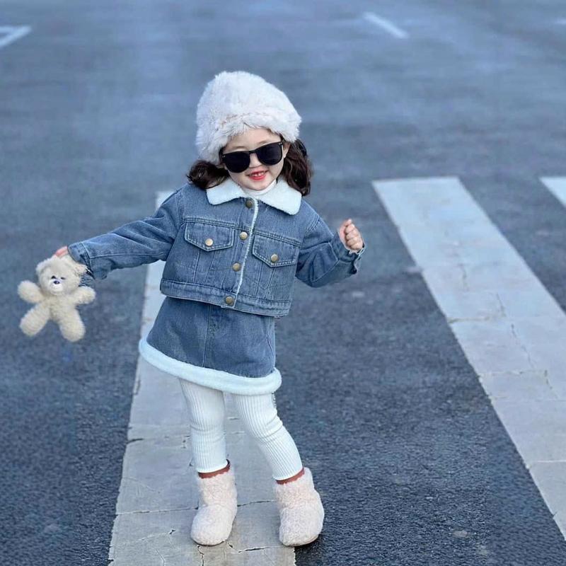 V8--SET ÁO VÁY BÒ CỔ LÔNG MỀM MỊN , CÓ LÓT QUẦN DÀNH CHO BÉ GÁI (8-29kg)