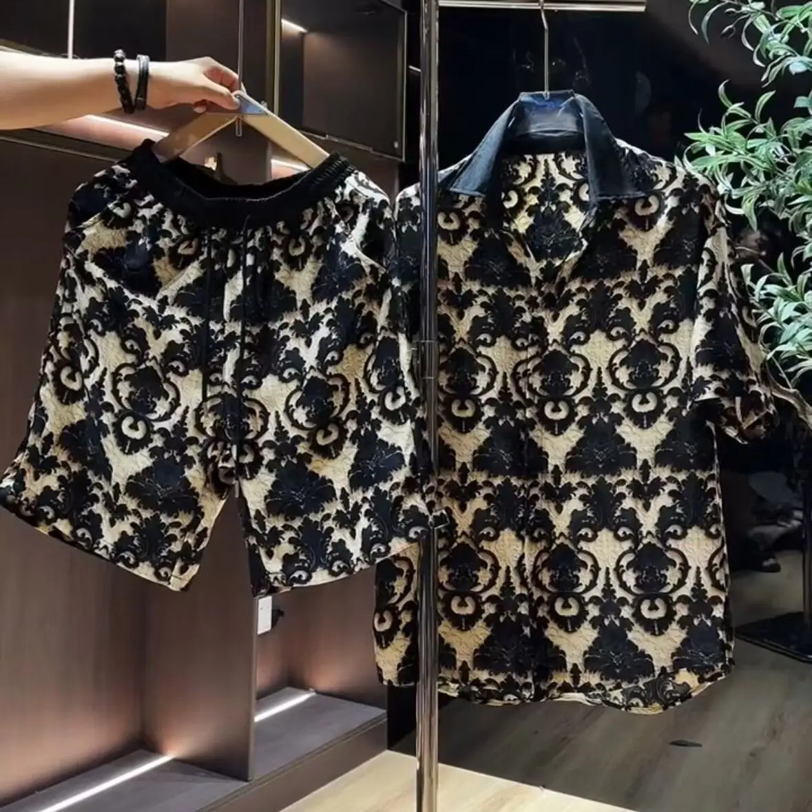 Bộ Đồ ngắn Tay Mùa Hè, Chất Liệu Lụa Lạnh Dập Nổi, Phong Cách Cổ Điển Cao Cấp, Dễ Phối Đồ, Áo Sơ Mi Dáng Rộng Rãi, Quần Đùi, Dành Cho Nam Giới, Bộ Hai Mảnh