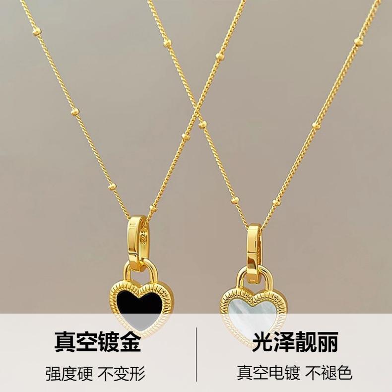 Product Introduction of Double-Sid Black Peach heart Necklace, Women's Niche Design Light Luxury Necklace, New Necklace, Accessories During Clavile Chainage 0