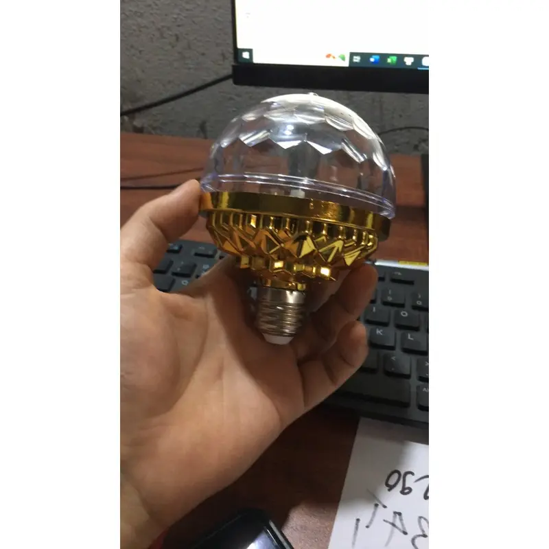 Đèn led xoay 7 màu vũ trường nháy chớp theo nhạc bay phòng sân khấu hiệu ứng 360 độ kèm đui cắm E27 5