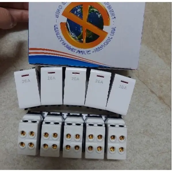 Công tắc 20A bình nóng lạnh mã S18CC Sino 3