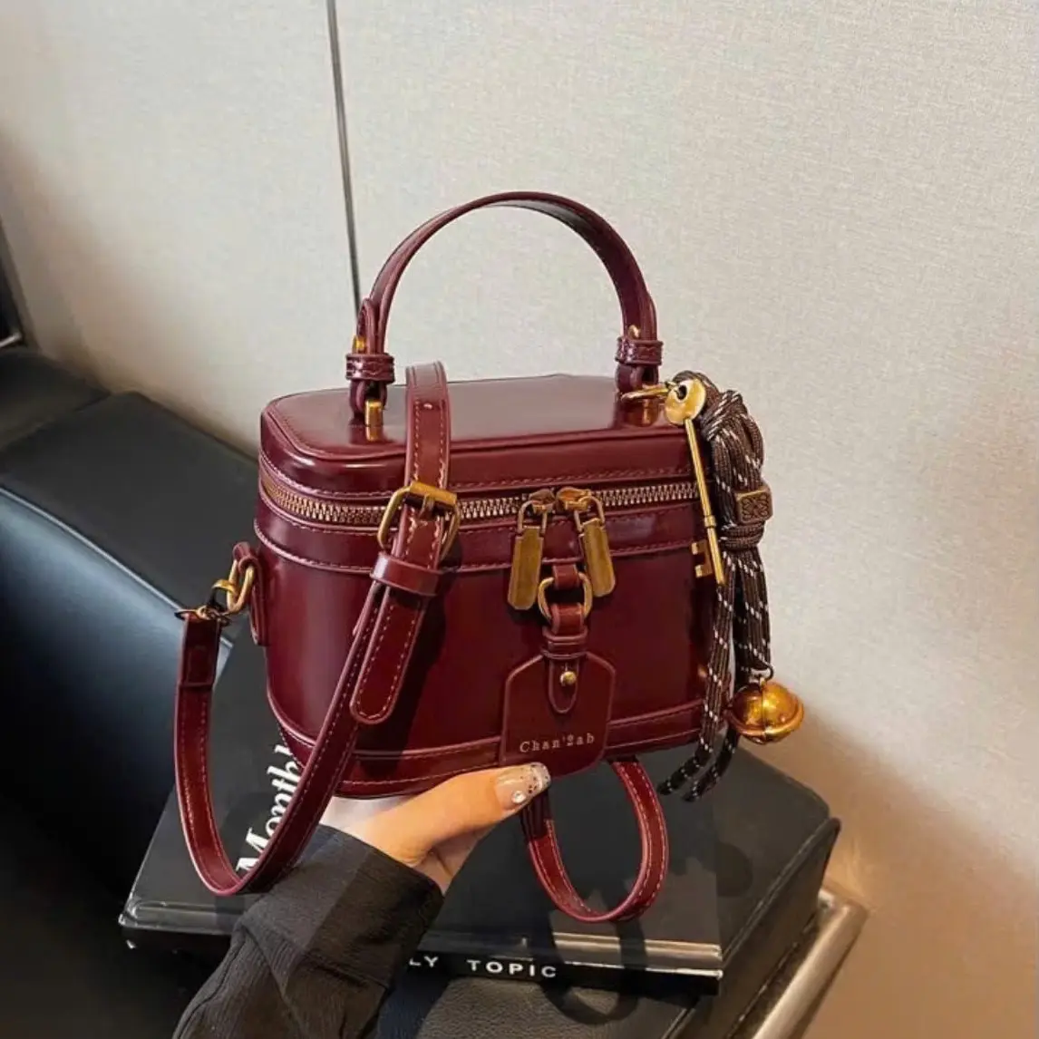 Túi đeo chéo nữ CỐP DA PU cầm tay tiện lợi đi chơi đi làm tặng kèm móc chuông - Kem, Bag, Đeo Vai