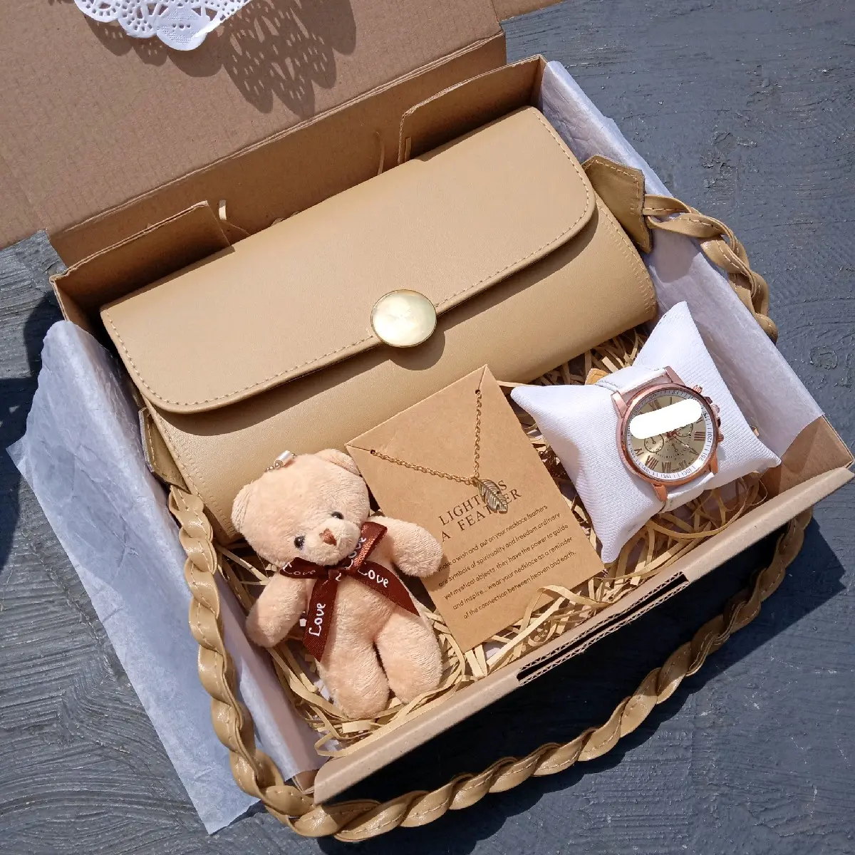 Hampers kado ulang tahun cewek pacar sahabat giftbox wisuda birthday valentine ultah anniversary graduation valentine isi tas boneka jam tangan kalung