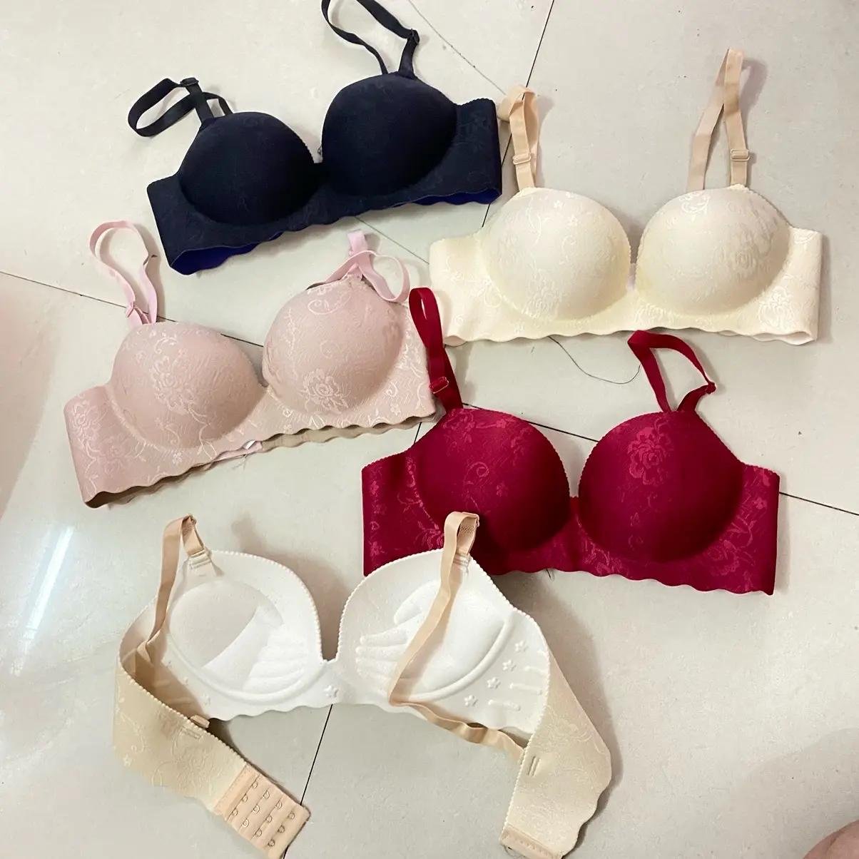 Combo100k/3 áo ngực su không gọng nâng 3cm nâng đẹp lắm Women Nữ Bra Kem Sen Voi