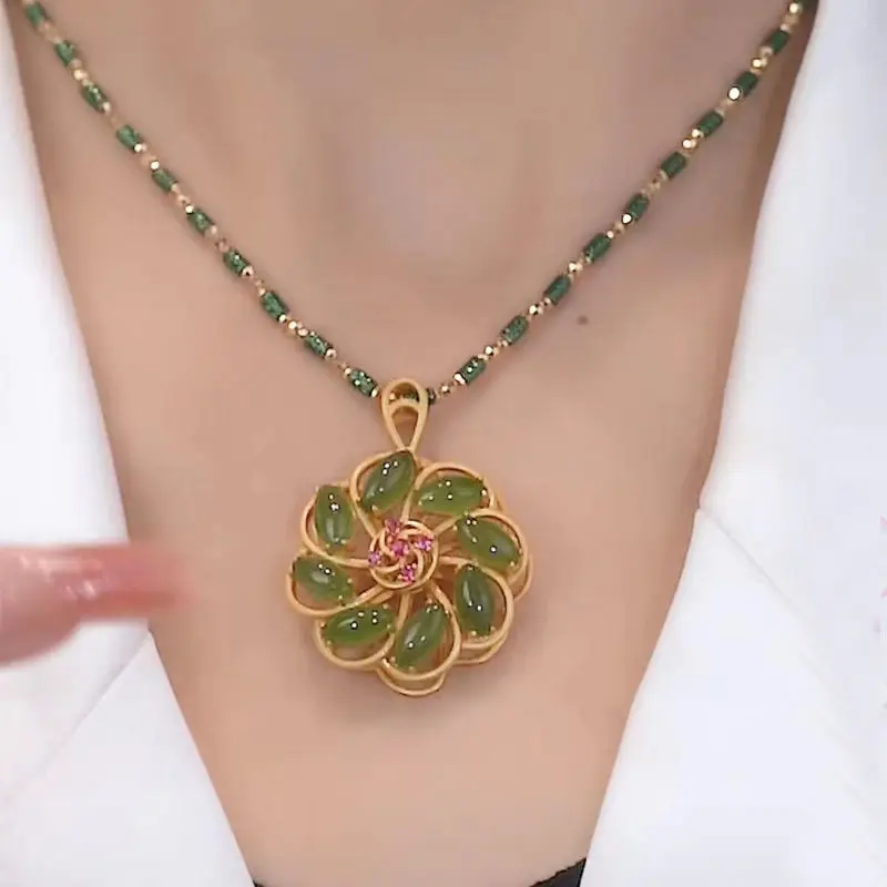 New Lucky Flower Pendant for Women: Apple Green Cat Eye Necklace with Sophisticated Design Female Male Anniversary Auspicious Birthday Daily Engagement Fabric Plastic