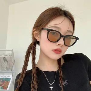 แว่นกันแดดย้อนยุค กรอบสีดำ สำหรับผู้ชายและผู้หญิง unisex ทันสมัย เหมาะสำหรับขับรถ