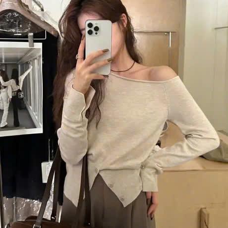 [XẢ KHO] Áo Len Lệch Vai Dài Tay Bo Gấu Cách Điệu Nữ Tính Mùa Thu Đông 29feb.closet A496 Kem Women Top Trắng