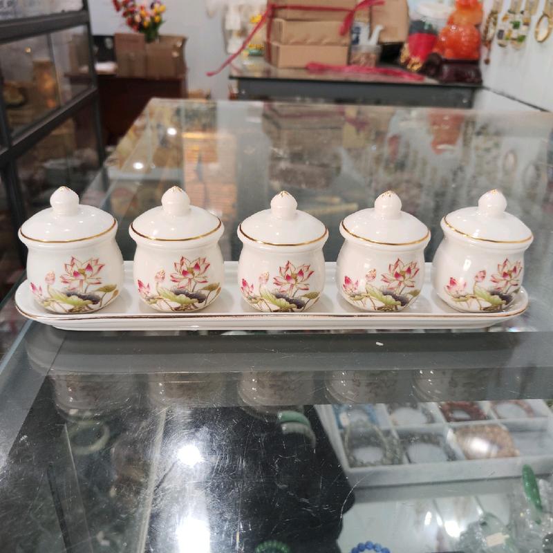 Bộ 5 Ly Nước Thờ Cúng Có Nắp Gốm Sứ Hoa Sen