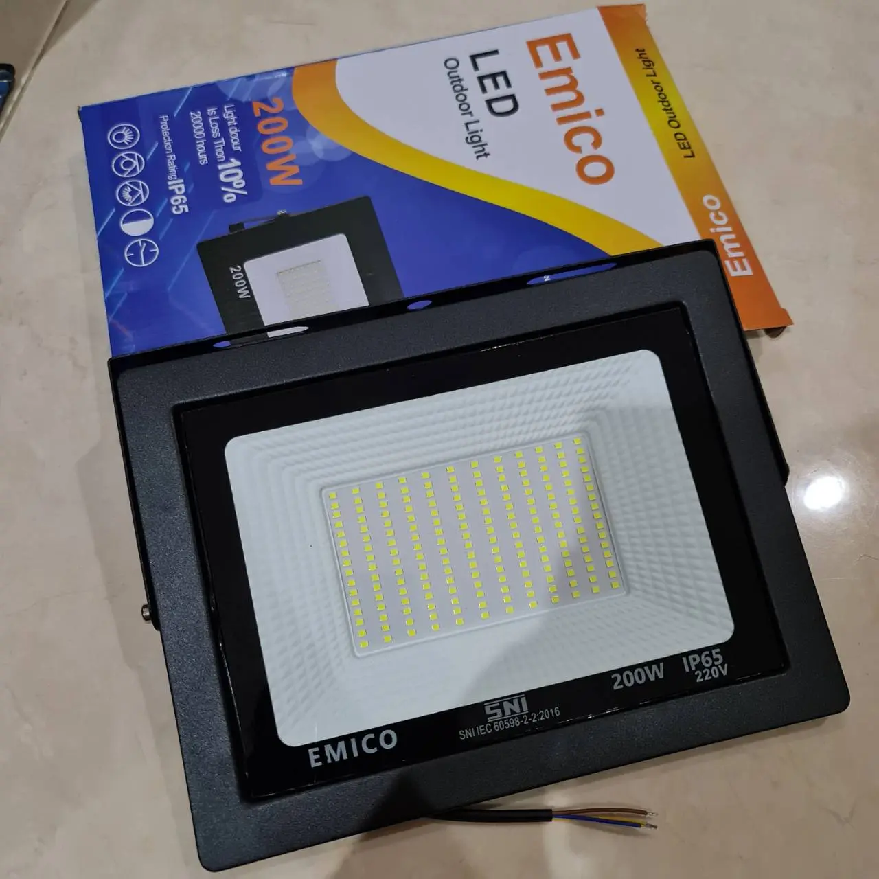 Lampu Sorot 200W PUTIH Emico/Lampu Tembak LED 200 Watt IP65 EMICO