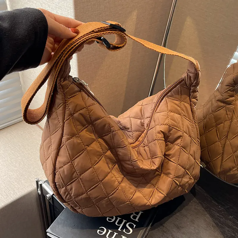 Crossbody Bag Female Autumn and Winter New Shoulder Bag Female Design Sense Dumpling Bag
