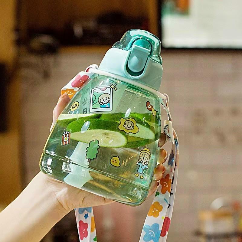 Bình đựng nước trẻ em có quai đeo, nhiều màu, dung tích 1100ml tặng kèm sticker 2D