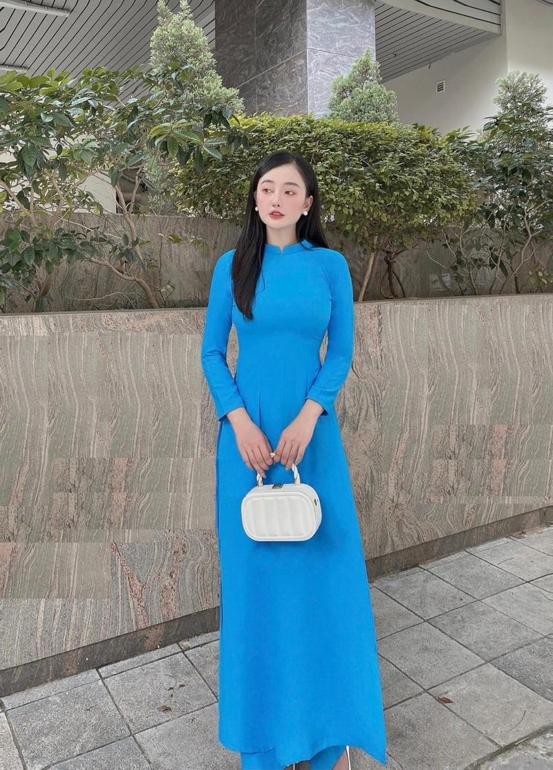 Product Introduction of Áo dài trơn Vàng Tươi- Xanh Đức Mẹ chất liệu lụa mỹ mêm mịn, mát sang chảnh Nữ Voi Voan Sen 8