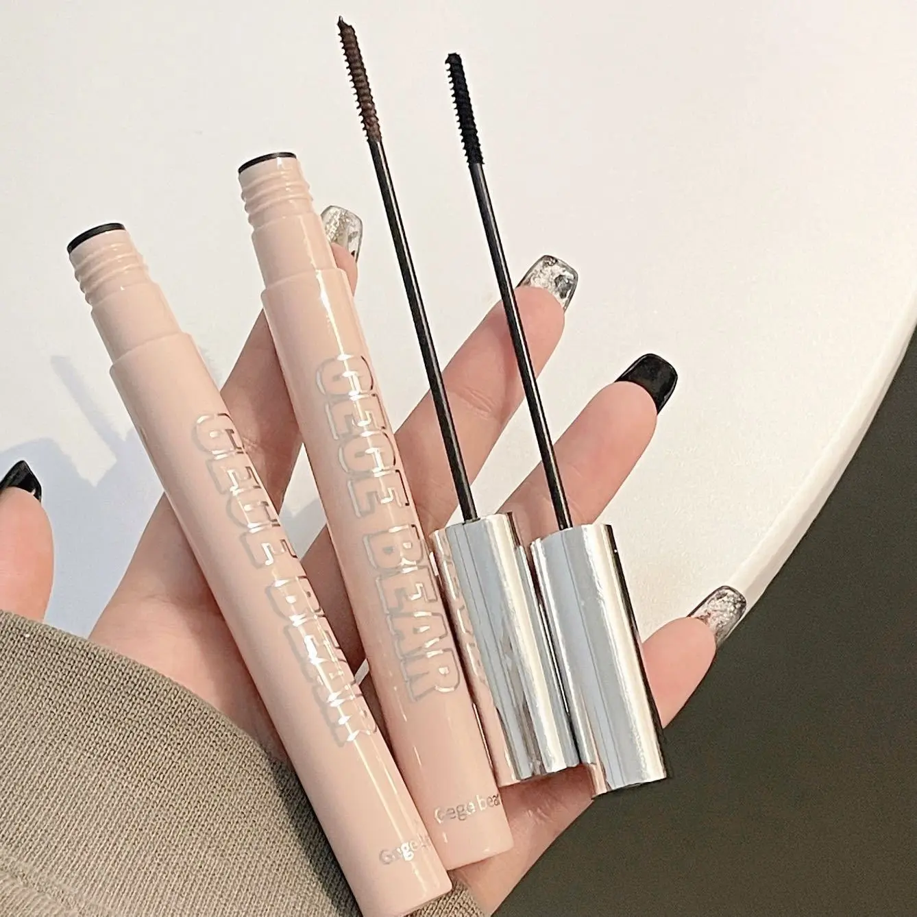 Gogo bear mascara waterproof, slender, curled and fine brush head, long-lasting non-smudging, long-lasting and affordable domestic products Makeup Cosmetic
