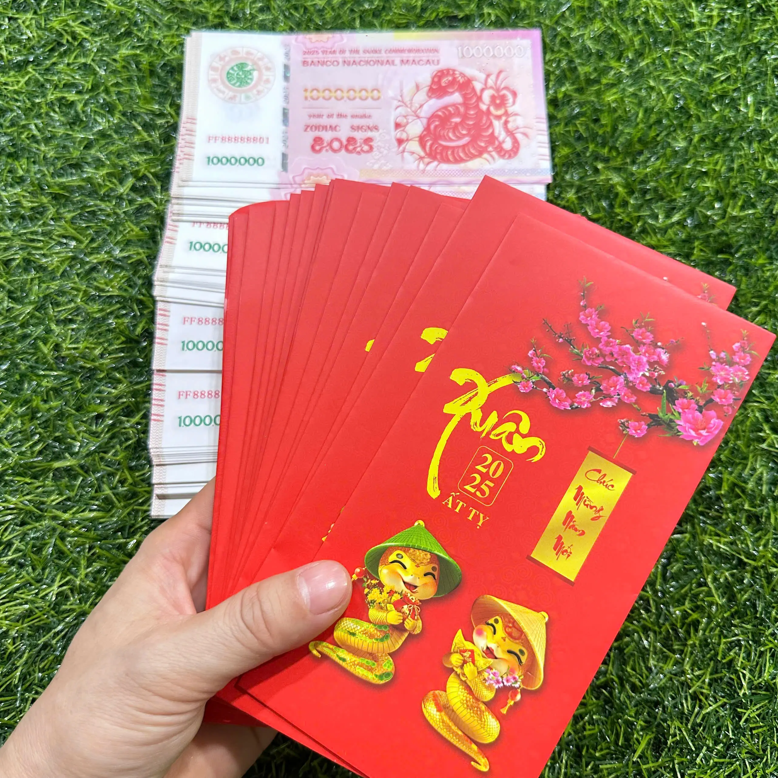 Combo 10-20-50-100 tờ Rắn Macao đựng trong bao lì xì đỏ - Lì Xì Tết 2025 lấy may mắn, tài lộc