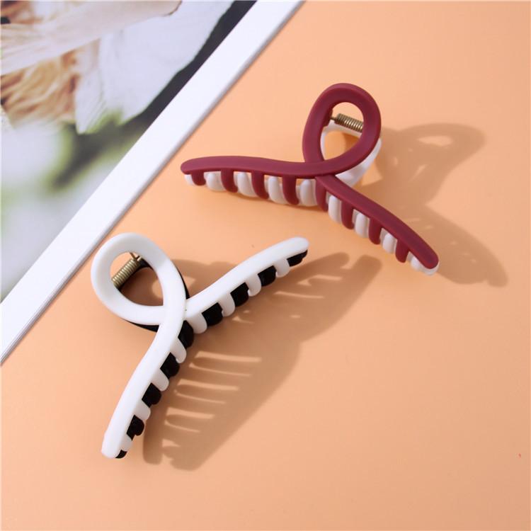 Product Introduction of Large Grab Clip New Two-tone Facial Hair Clip Back Head Clip Simple Shark Clip 4