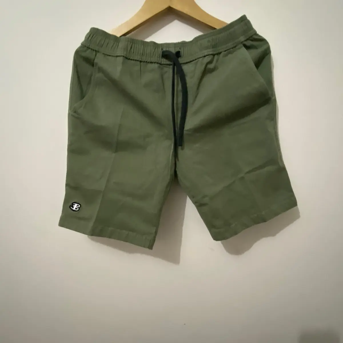 Celana pendek santai bahan twil