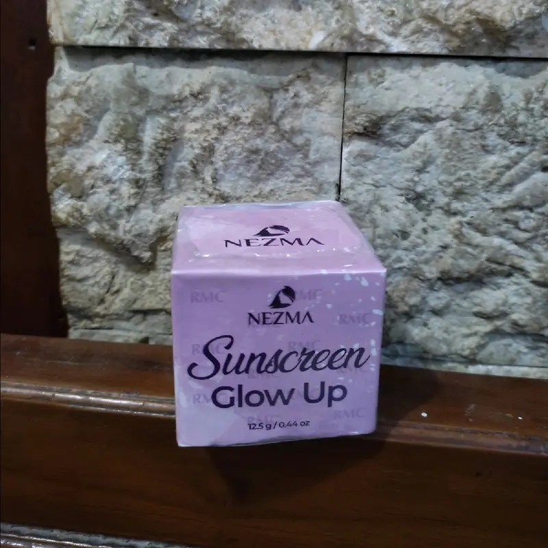KRIM SIANG SUNSCREEN GLOW UP NEZMA ECERAN 0