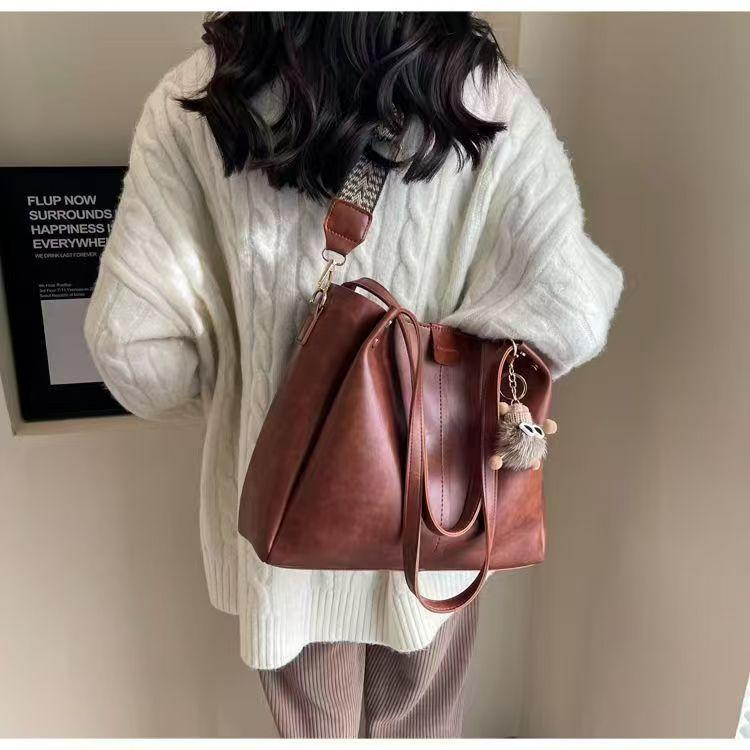 Product Introduction of Túi Tote Sức Chứa Lớn, Thời Trang Thu Đông Nữ, Phong Cách Cổ Điển Túi Đeo Vai, Dây Rộng, Túi Đeo Chéo, Thích Hợp Cho Sinh Viên Đại Học Và Người Đi Làm, Lý Tưởng Cho Các Dịp Đi Lại, Năm 2025 10