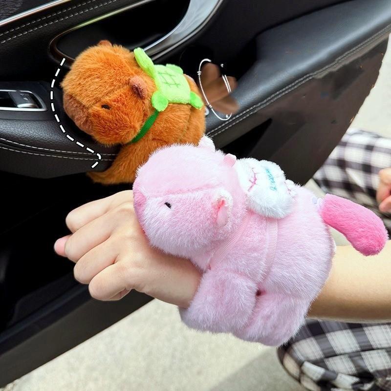 Capybara Boneka Mainan Listrik Mewah dengan Ekor Bergoyang Berjalan Baterai Remote dan Sayap Lumba-lumba Anak Dolls Gantungan Ukuran 19*11*17cm Bahan PVC Berat 145g Capybara Boneka Mainan Listrik Mewah dengan Ekor Bergoyang Berjalan Baterai Remote dan Sayap Lumba-lumba Anak Dolls Gantungan Ukuran 19*11*17cm Bahan PVC Berat 145g
