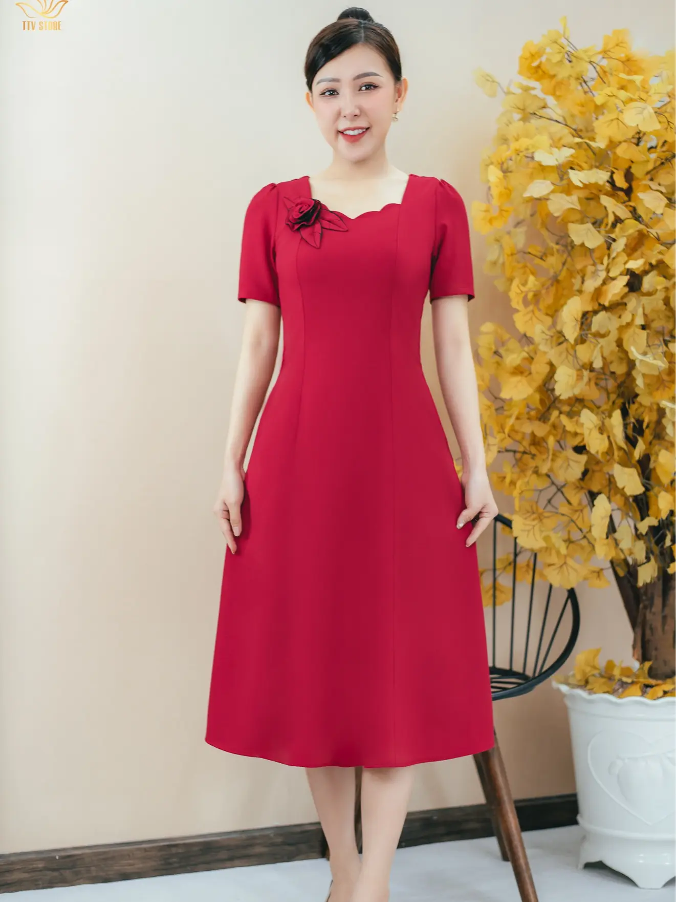 5.5 Săn đầm ưu đãi săn đầm liền tay Đầm trung niên TTV1493  Vải Đũi trơn cao cấp  Dáng Đầm xòe 8 mảnh Cổ sóng nước kết hoa tay ngắn Màu Đỏ đô Quý phái sang trọng Nữ Women Dress  Màu Đỏ Váy Voan