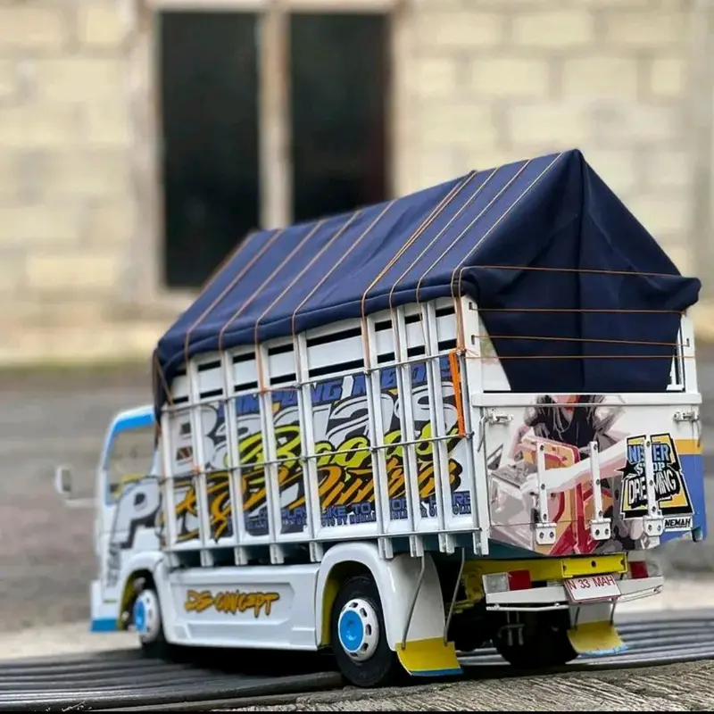 Promo miniatur truck oleng full variasi lampu dan terpal 4