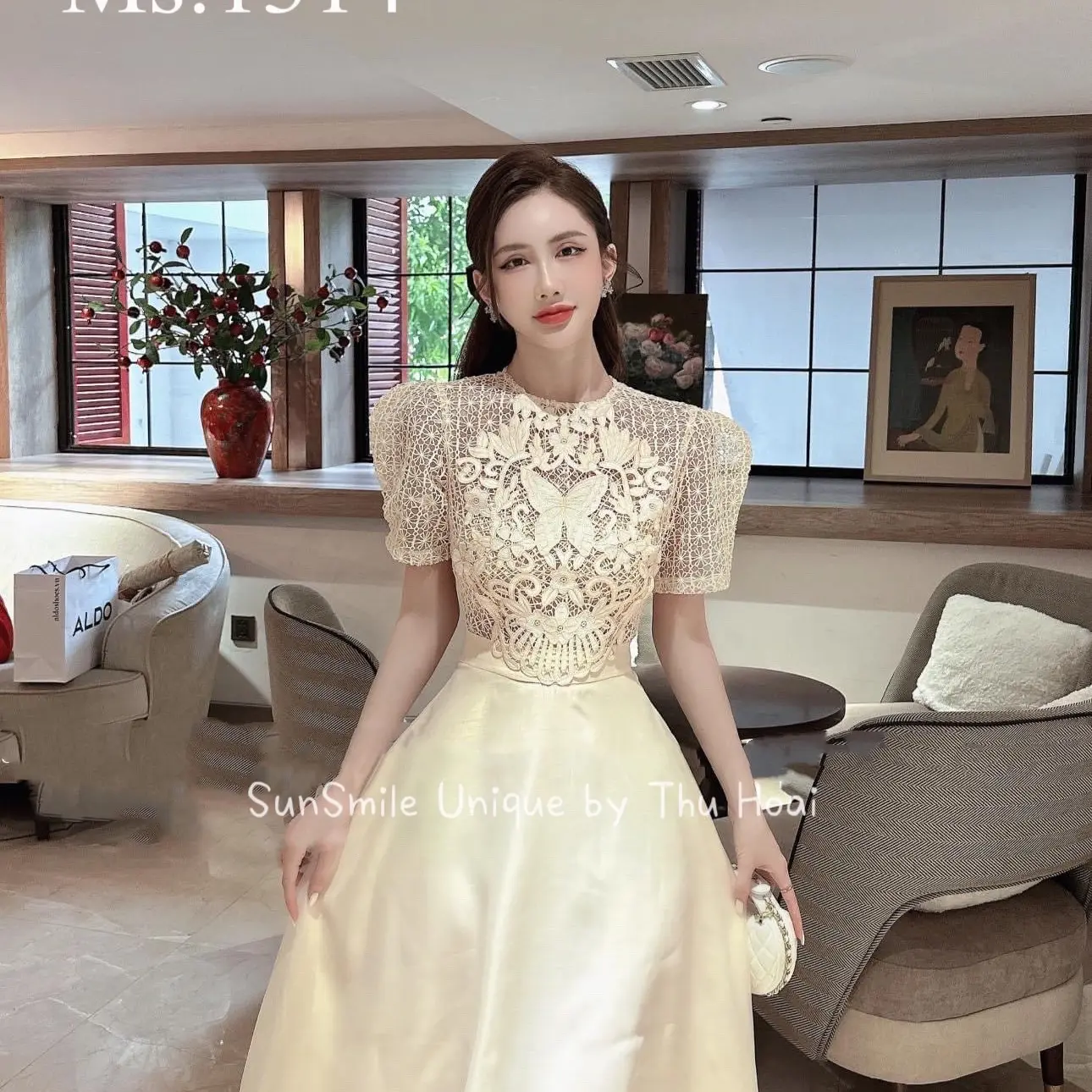 Váy tafta đính hồ điệp