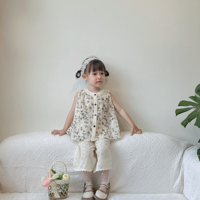 MT14 - Set Áo Cánh Sát Nách Họa Tiết Hoa Và Quần Lửng Ống Rộng Vải Thô Boil Cho Bé Gái - Phong Cách Hàn Quốc - QCCC