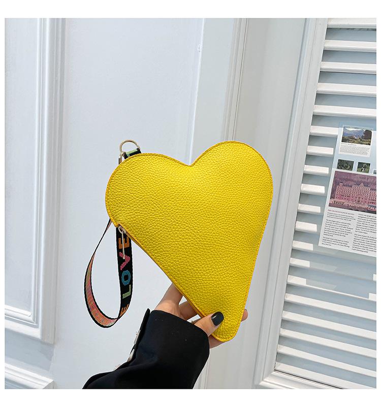 Product Introduction of Special-Interest Design Love 2024 Winter New Good-looking This Year's Popular Coin Purse Clutch Korean Women Bag Tide 20