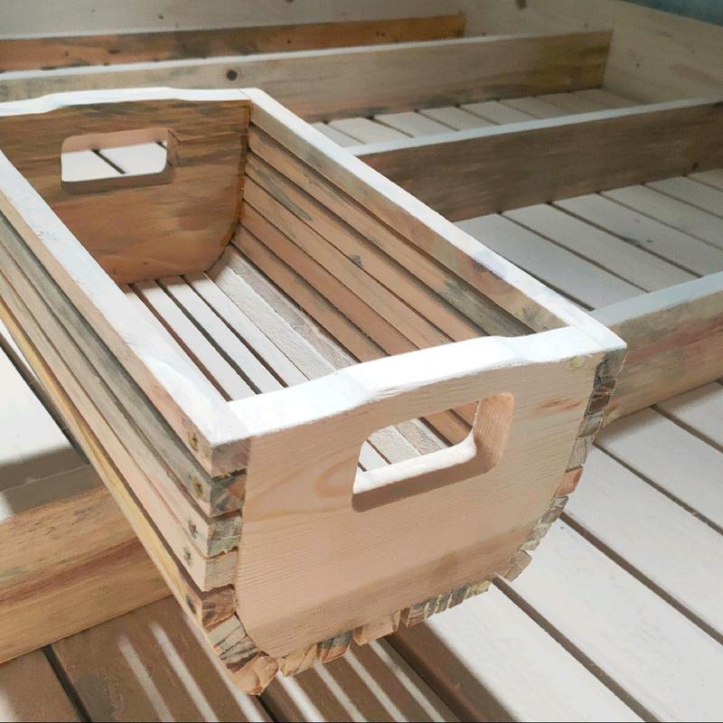 Một chiếc khay để trái cây tươi trong tủ mát 1