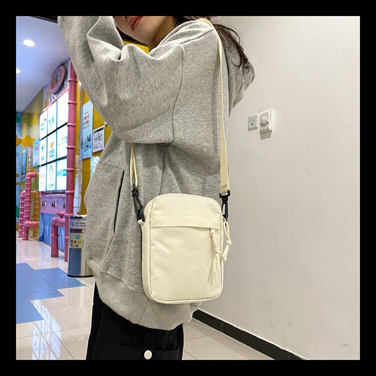 Product Introduction of túi Messenger Dành Cho Nam Giới, Thương Hiệu Thời Trang Mới 2024, Phong Cách Thường Ngày Và Đơn Giản, Túi Đựng Điện Thoại Di Động Túi Đeo Vai Nhỏ Thích Hợp Cho Nam Giới, Phong Cách Ins, Ba Lô, Túi Đeo Vai Nữ 18