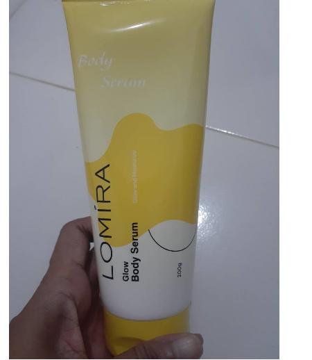 Lomira Glow Body Serum Lotion 200gr Moisturizer BPOM Vitamin Merawat Dan Mencerahkan Kulit Kering Kusam Perawatan Extract Untuk Tangan dan Body Niacinamide Tubuh Hitam Berminyak Memudarkan Hand 7