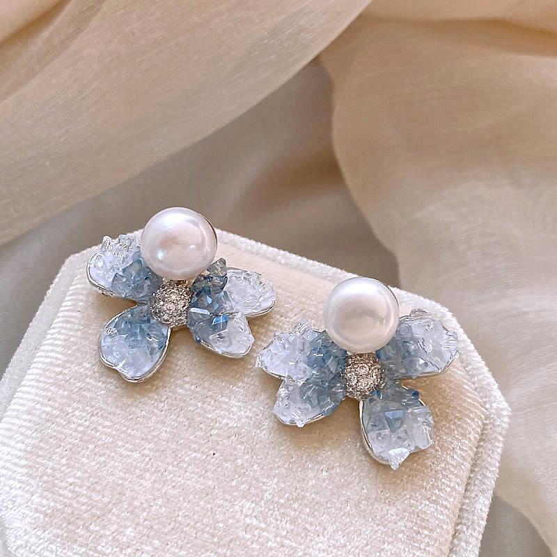 Product Introduction of Gradient Crystal Flower Earrings for Women - French Chic & Versatile Design, Lightweight & Elegant, Perfect Gift for Thai Festivals, Ideal for Fashion-Forward Women 13