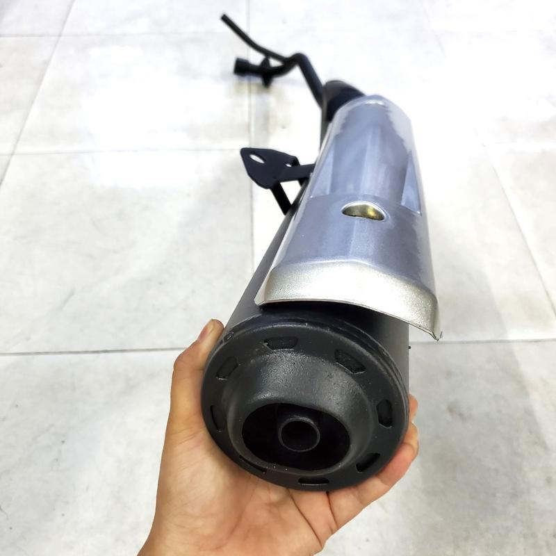 Ống xả khí thải cổ pô liền có ống hơi lắp cho dòng Sirius Xăng cơ kèm ốp pô màu bạc