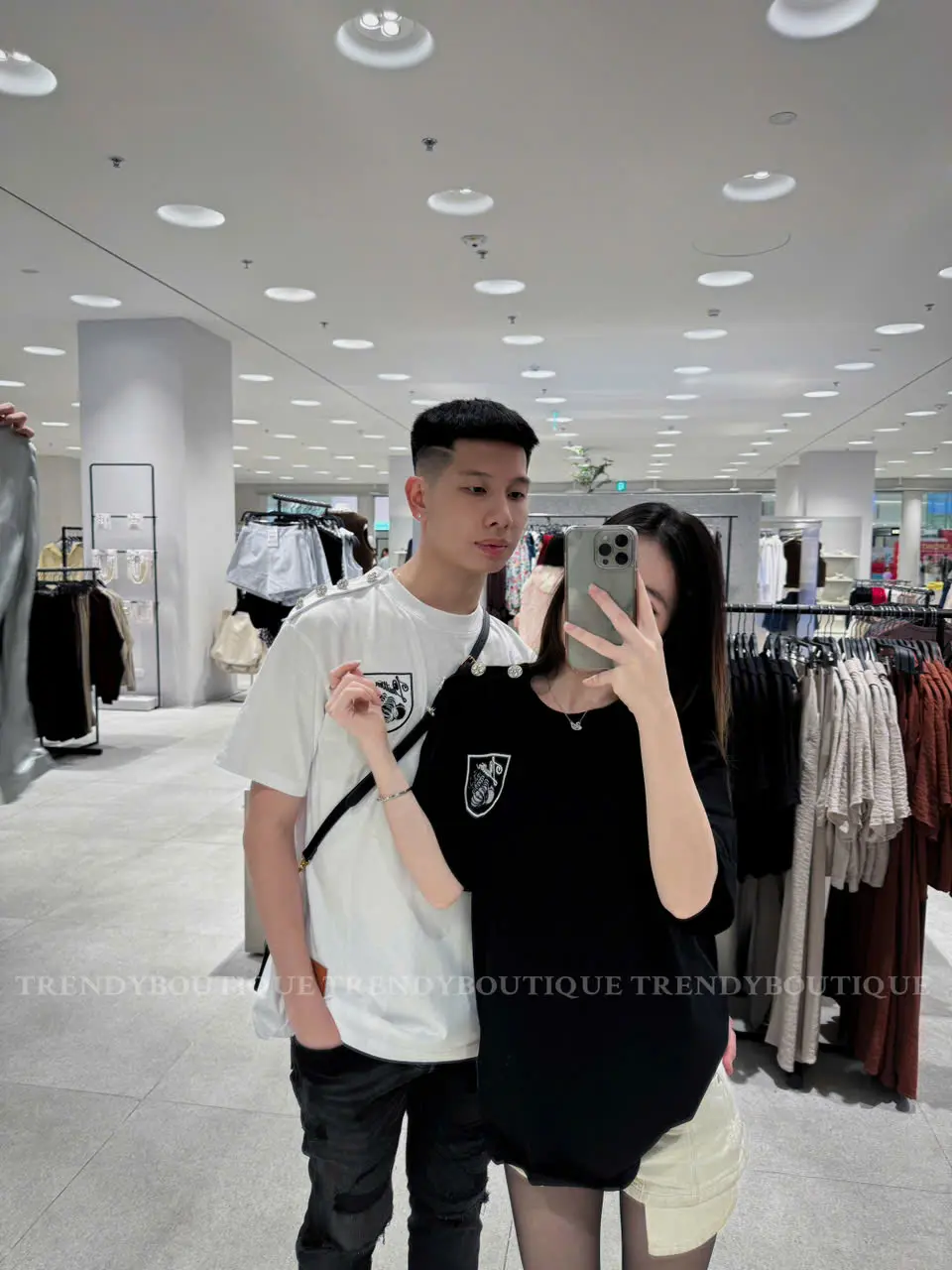 TRENDYBOUTIQUE- ÁO PHÔNG LOGO THÊU VAI CÚC ĐÁ