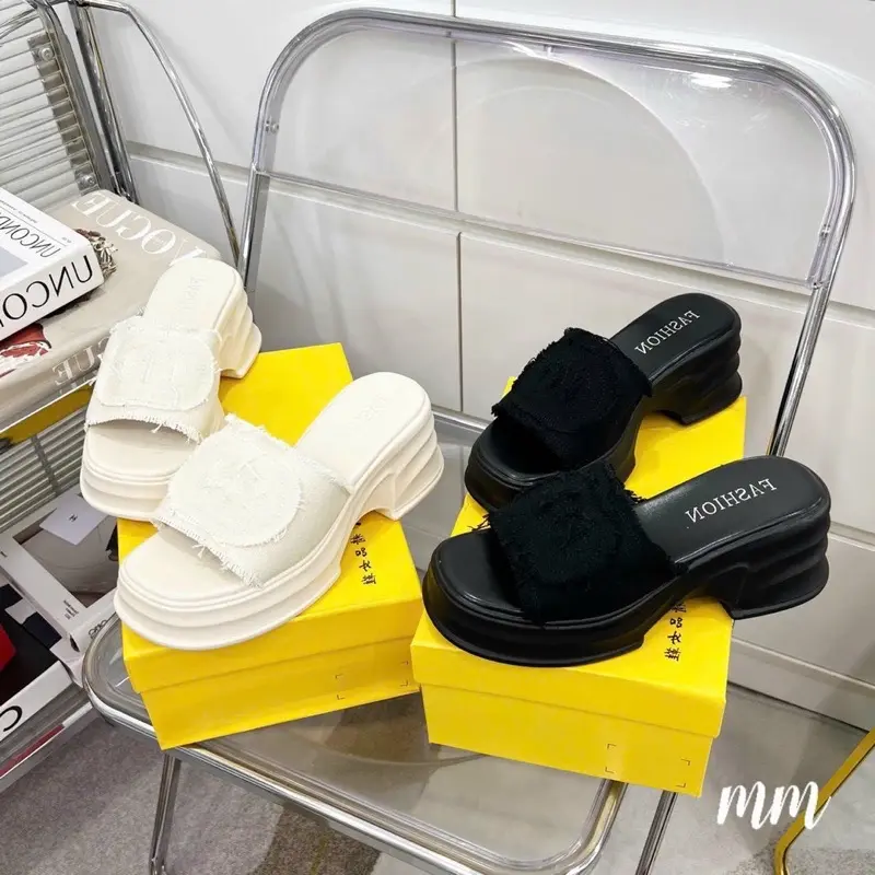(XẢ HÀNG NGHỈ BÁN)( FORM 1.5  CHÂN NHỎ GẦY LÙI SZ)  h32 - dép BM quai 1 bản chất vải jean tua rua 6,7p form 1.5 hàng qccc fullbox Nữ DéP Shoes GiàY  giày cao gót 7 phân