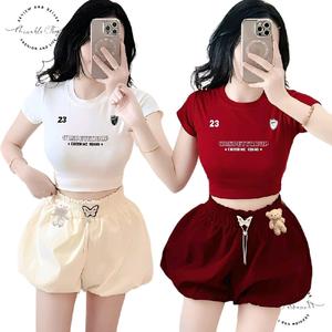 [Size S, M] Set Phối Áo Croptop Thun Borip Ôm Body Form Basic In Hình Unspet Group Phối Quần Bí Nhung Đính Phụ Kiện Bớm & Gấu Bông, Nữ Kem Women Pants Thun Cổ Tròn